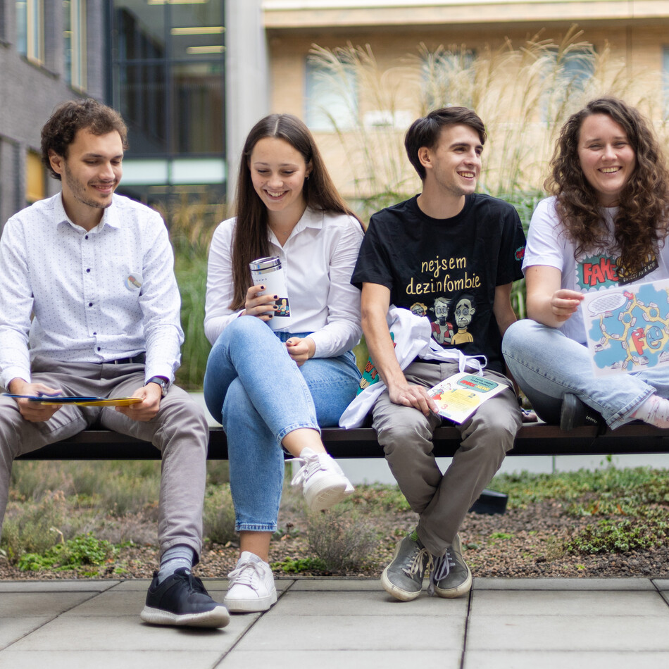 Hra pro ZŠ: Dezinfombies