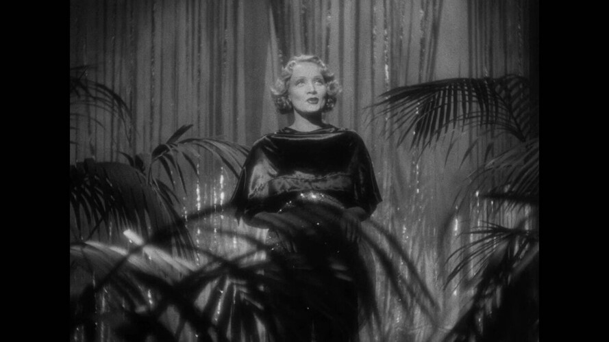 Ruka, která se dotýká paže