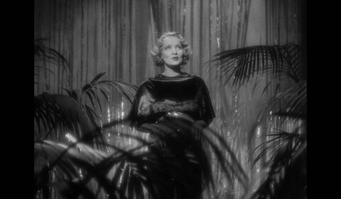 Ruka, která se dotýká paže