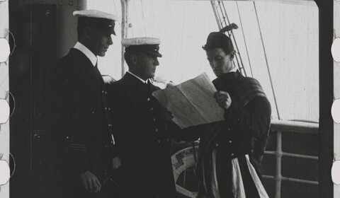 Trampoty pana a paní Mottových na jejich cestě na Tahiti