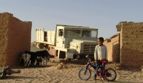 Žlutá dlážděná cesta