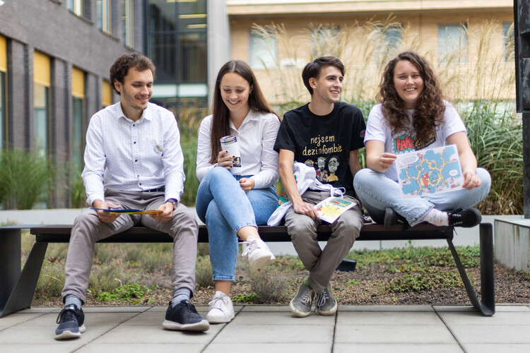 Hra pro ZŠ: Dezinfombies